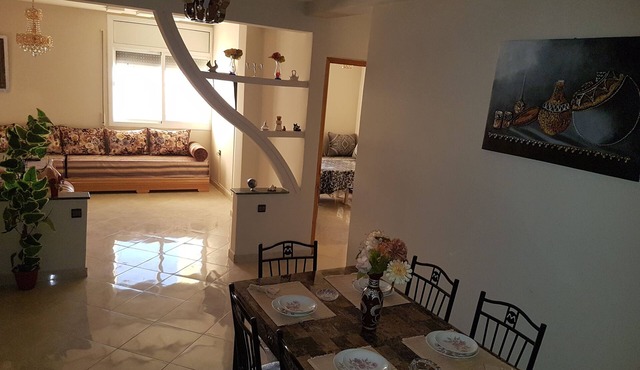 Spacious luxury apartment (110m) 4 bedrooms with garage in the city center