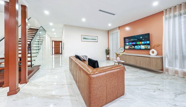 Spacious & Luxury 4Bed Room Retreat Near Station