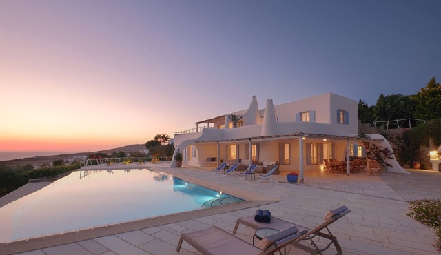 Spacious Luxury Villa Delion-stunning sunset&bay view, infinity pool, by beaches