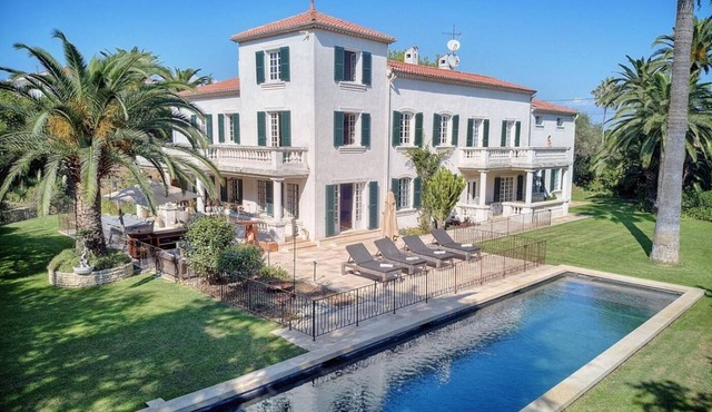 Spacious Luxury Villa with Heated Pool – Near Beaches - sleep up to 20