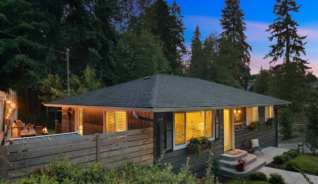 Spacious Main Street Retreat ~ Backyard ~ Parking!