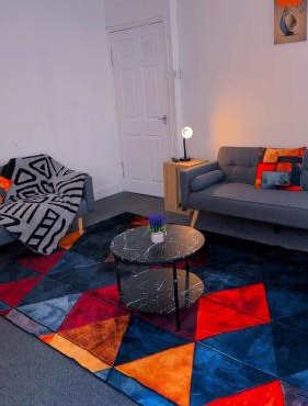 Spacious Maisonette Stay Sleeps 11