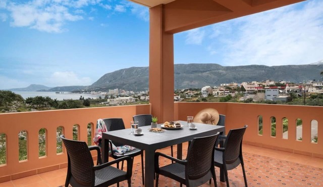 Spacious maisonette with an unobstructed and panoramic view of Souda Bay
