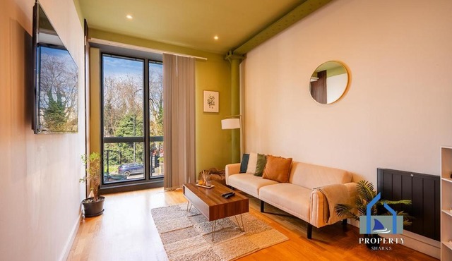 Spacious Manchester City Condo - Parking - Next To AO Arena - Local Attraction & Transport Links