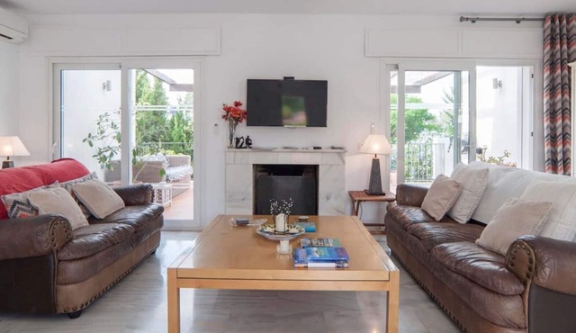 Spacious Marbella 3bed Apartment - Pool,terrace&gardens
