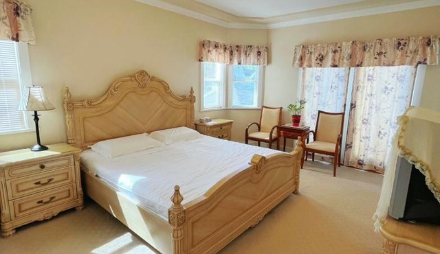 Spacious Master Suite in Heart of Richmond