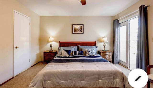 Spacious Master Suite with Private entrance & bathroom,key-box self-check in !
