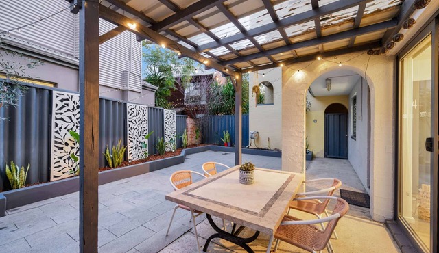 Spacious Maylands apartment, private courtyard and modern comforts