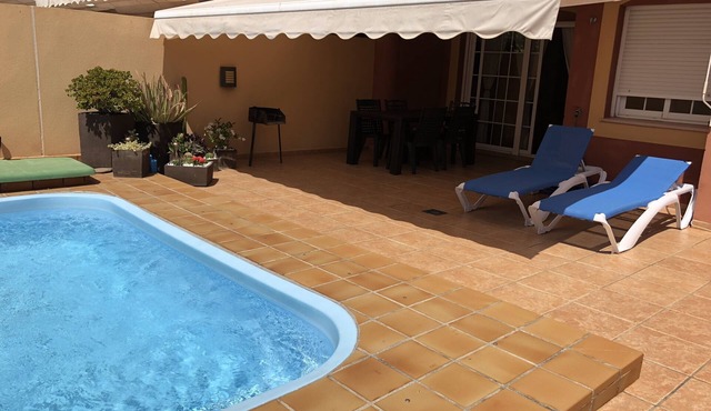 Spacious modern apartment with large terrace and private pool, long & short lets