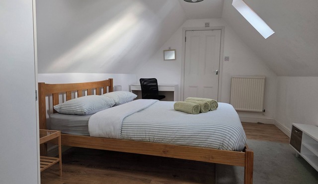Spacious, Modern 1 bed Flat - Close proximity to the Hospital, Uni & Town Center