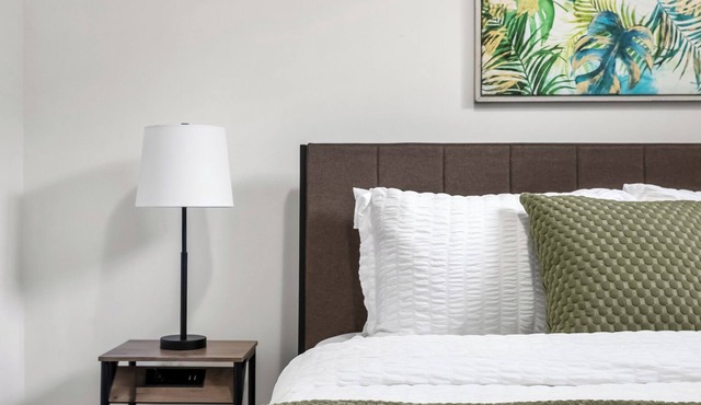 Spacious Modern 3 Bedroom Basement Suite