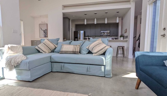 Spacious & Modern 3 BR / 2.5 BA Austin home
