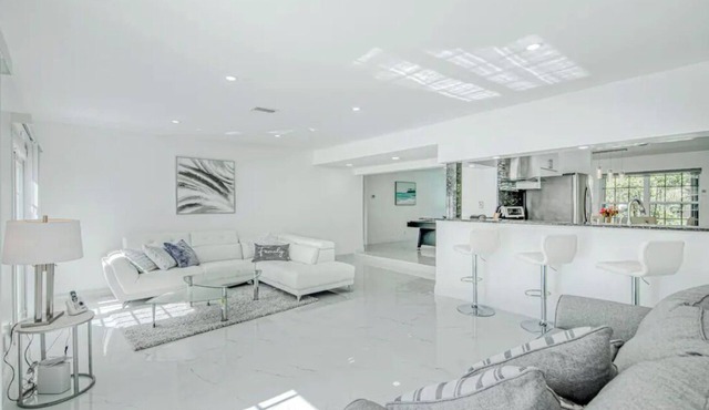 Spacious modern 3-bed/2 bath ,Water view Heated Pool/5 mile to the beach.