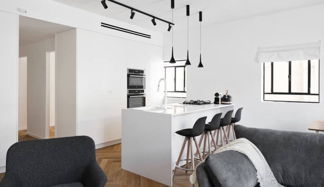 Spacious & Modern 3BD Apartment 2-min From Beach