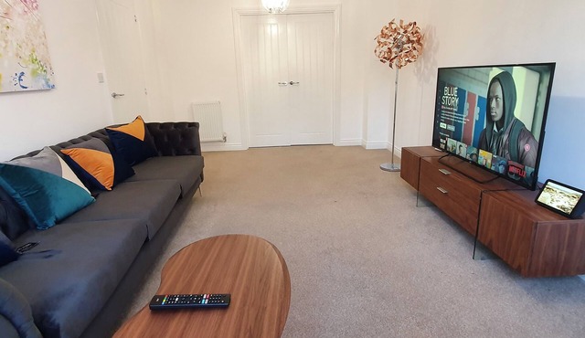 Spacious Modern 4 Bedroom Detached House On A Quiet Estate