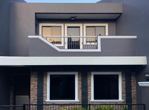 Spacious Modern 4BR Townhouse with Security and Parking