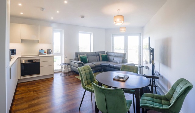 Spacious, modern apartment near Bicester Village