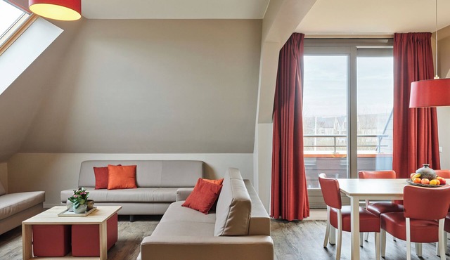 Spacious modern apartment close to the sea