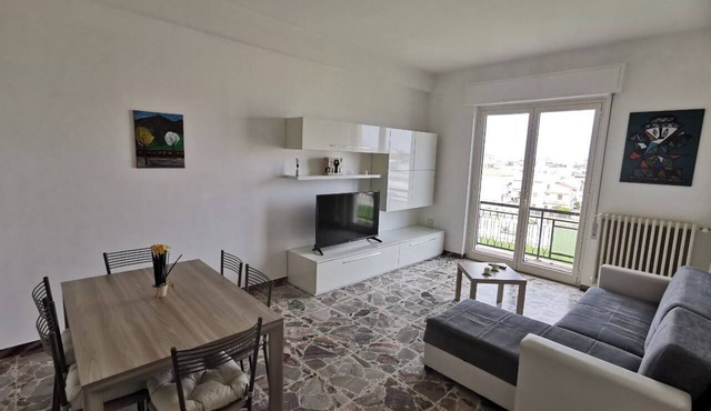 Spacious modern apartment, balcony with mountain view, free parking