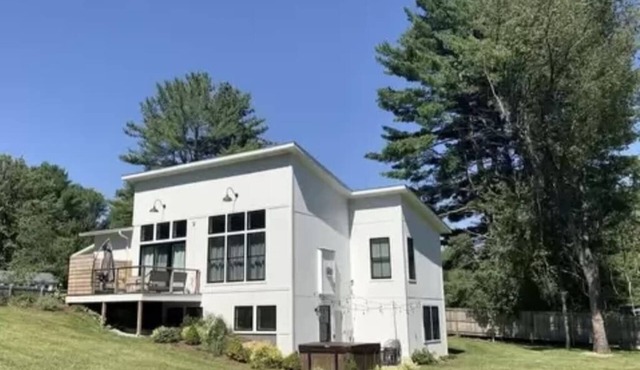 Spacious & Modern Berkshires Getaway