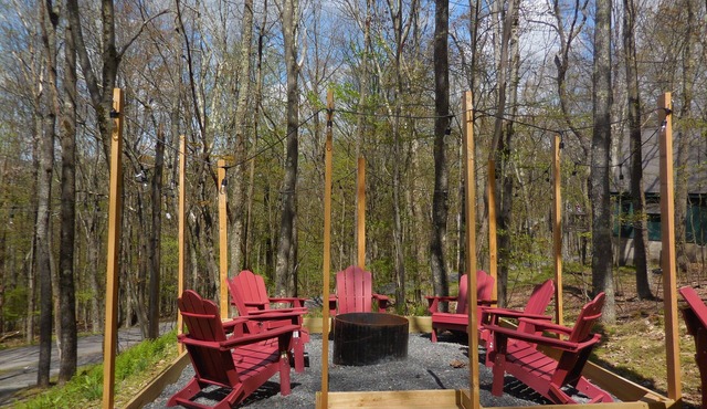 Spacious, modern cabin w/resort perks, firepit and dog friendly