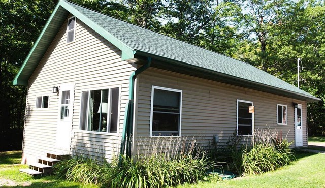 Spacious Modern Cabin with a Fire Pit near Apostle Islands in Wisconsin