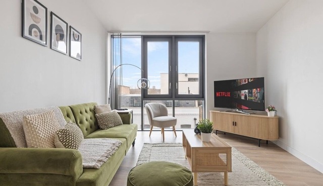 Spacious & Modern Flat! Excellent Transport Links