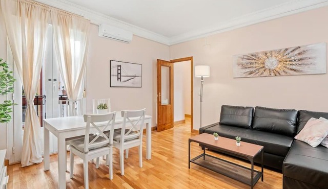 Spacious modern flat in the centre of Madrid - Infantas