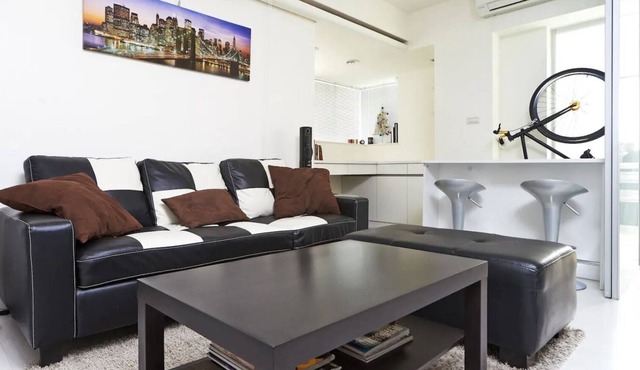 Spacious Modern Flat in downtown TPE Center