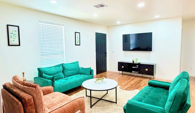Spacious Modern Glam House Minutes To Downtown