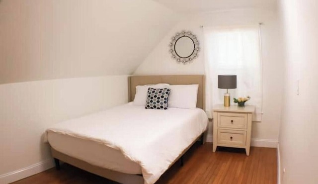 Spacious & Modern House close to BOS & Salem