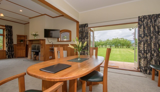 Spacious, Modern Studio Apartment below Coronet Peak