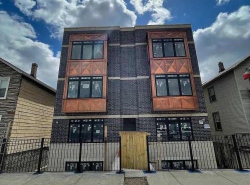 Spacious Modern Pilsen Retreat Sleeps 8 Near Downtown Chicago