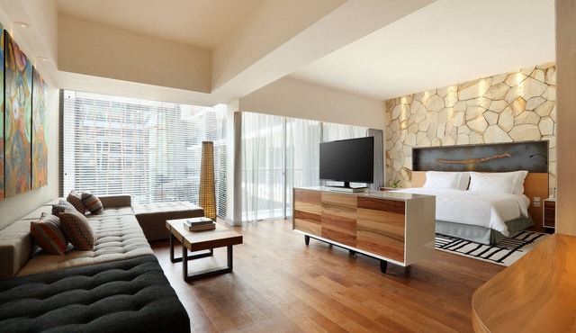 Spacious Modern Suite with Free Minibar Items (T Sand Suite27)