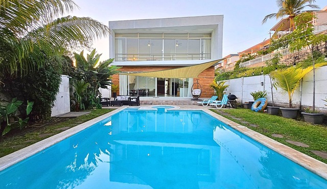 Spacious Modern Beach Villa w/Private Pool, Jacuzzi, San Blas, Surf City
