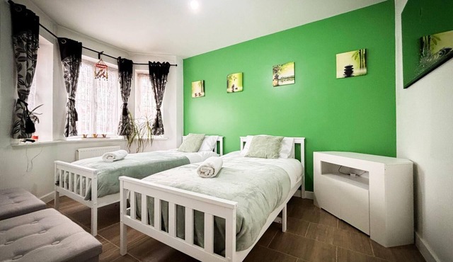 Spacious Modern Townhouse, Discounts on long stays!