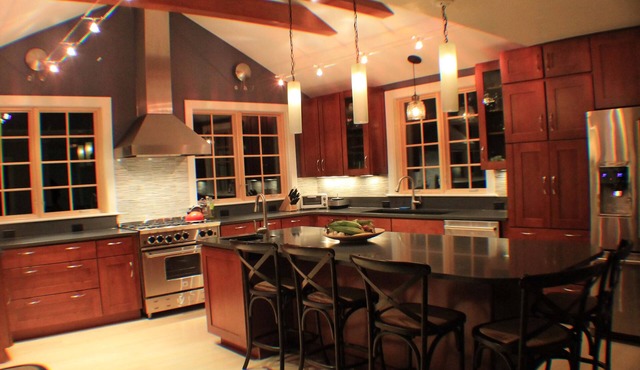 Spacious, Modern House 5 Bedrooms, 2.5 Bathrooms, Sleep 12 on small horse farm.