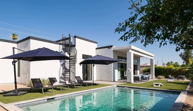 Spacious & Modern Scottsdale Estate - Close to everything!