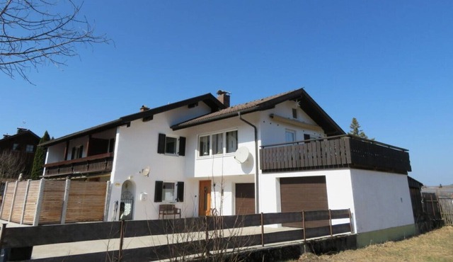 Spacious modern vacation apartment on the edge of the Alps, dog welcome