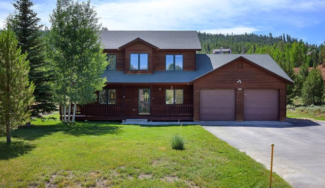 Spacious Mountain Home with Private Hot Tub