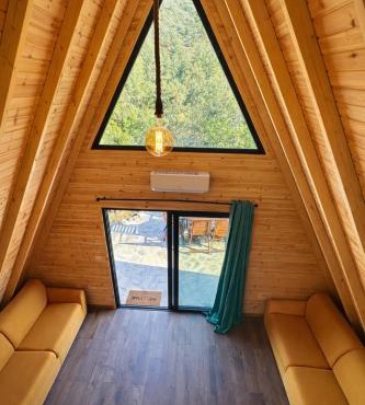 Spacious Mountain Retreat with BBQ Facilities