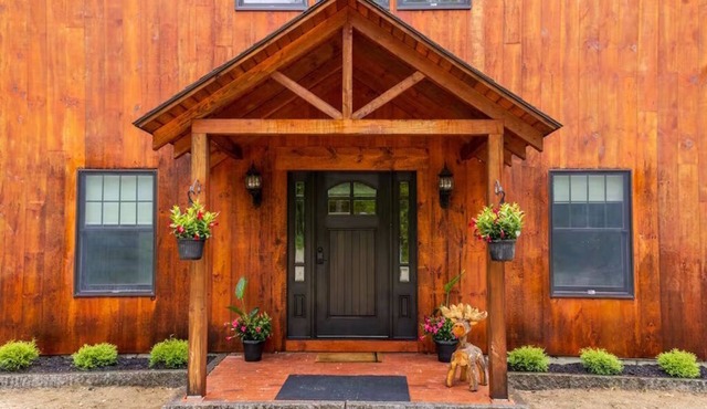 Spacious Mountain Retreat in the Heart of North Conway, NH