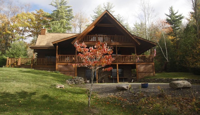 Spacious mountain home, sunset views, creek.