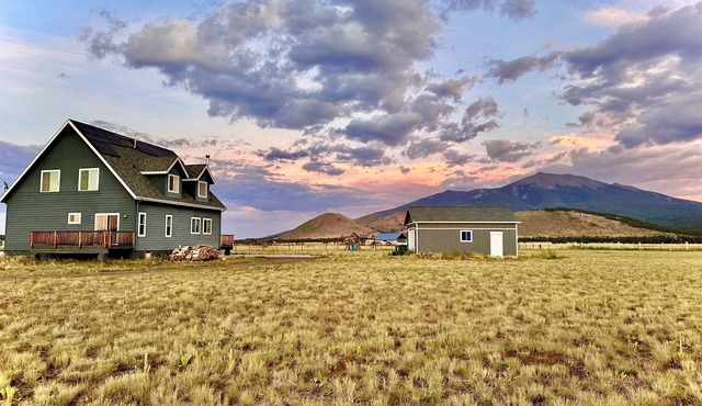 Spacious Mountain View off-grid home near Grand Canyon and Flagstaff.