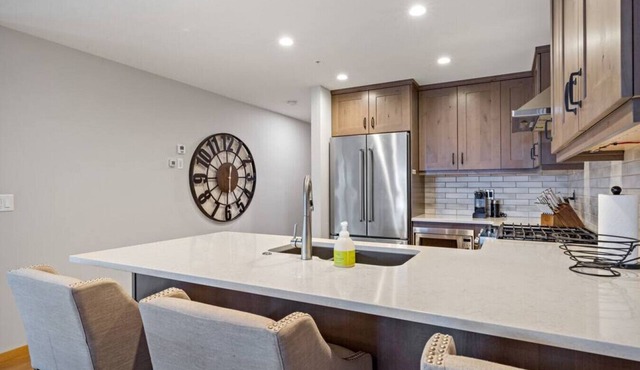 Spacious Mountain View Retreat | Prime Location