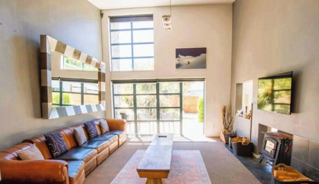 Spacious Mt Hutt Ski & Summer Lodge in Methven with Spa