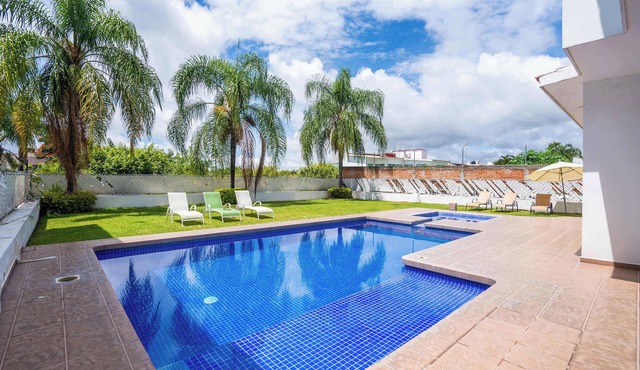Spacious 5-Bedroom Oasis with Pool & BBQ