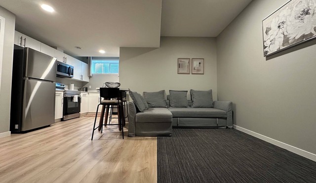 Spacious new basement suite in a quiet neighbourhood (Private side entrance)