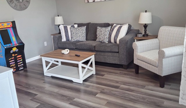 Spacious NEW townhome w/Fast WiFi and parking