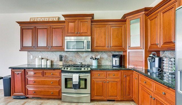 Spacious Oak Run Home w/Panoramic Mountain Views!